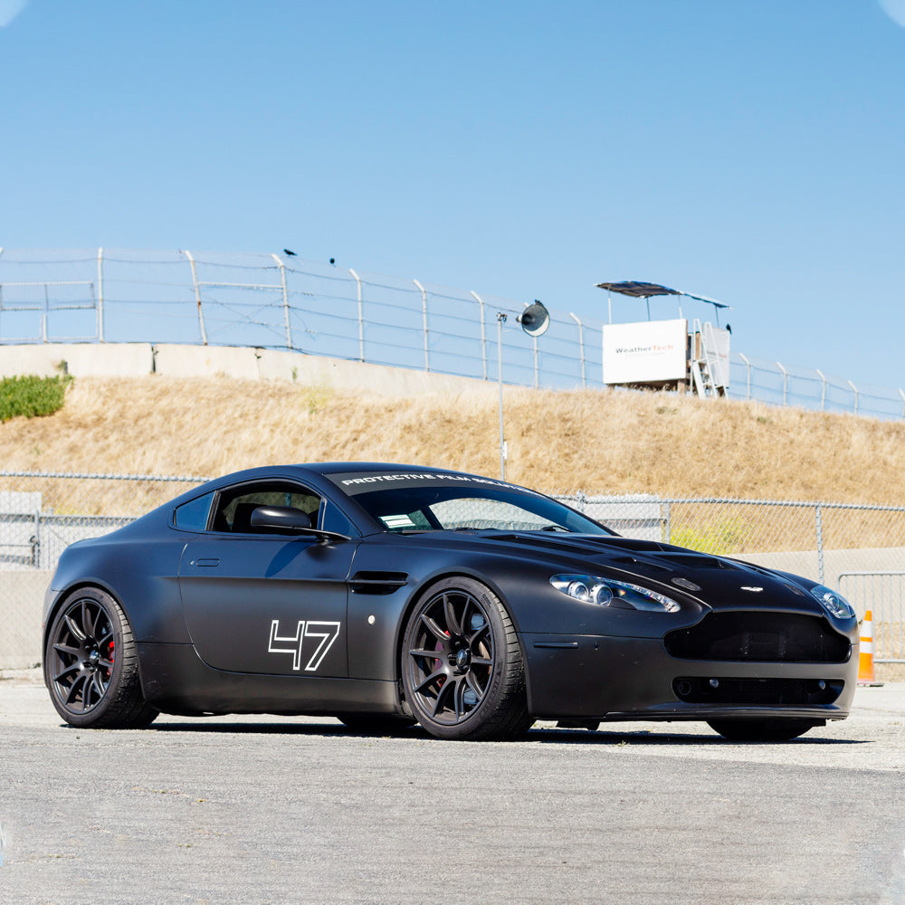 Aston Martin - V8 Vantage