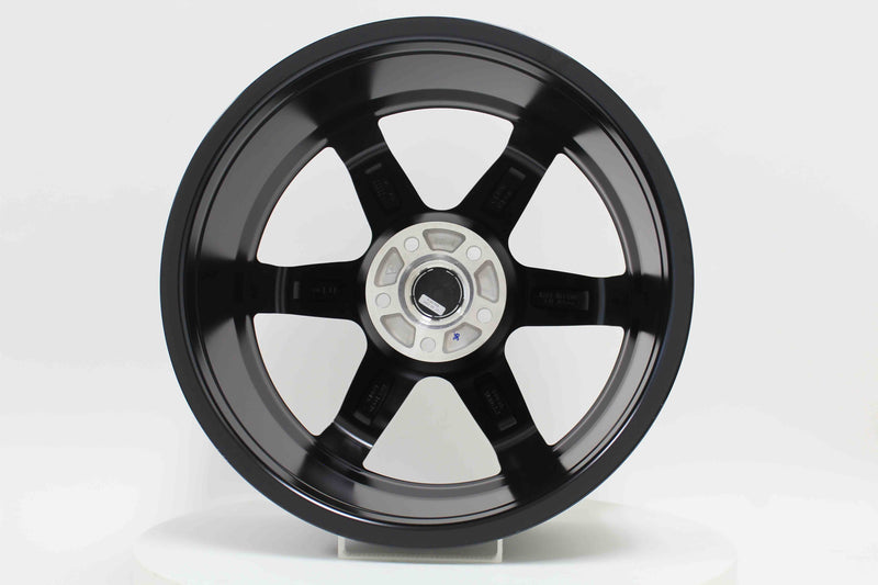 MT01 - Glossy Black - 18x8.5 5x114.3 Offset +35