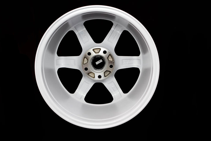 MT01 - Glossy White - 17x9.0 5x114.3 Offset +35
