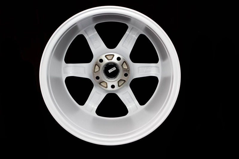 MT01 - Glossy White - 17x9.0 5x114.3 Offset +35