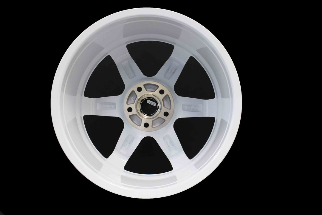 MT01 - Glossy White - 18x8.5 5x114.3 Offset +35