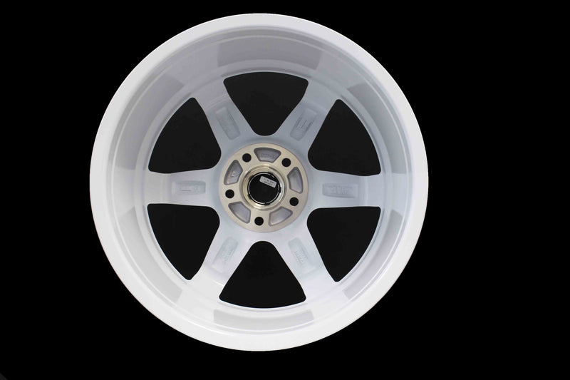 MT01 - Glossy White - 18x8.5 5x114.3 Offset +35